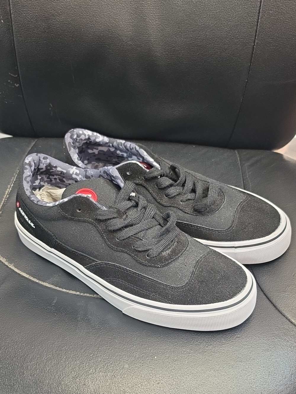 Airwalk Black Low-Top Casual Sneakers with White Sole